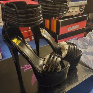 Shiekh Reed size 6.5 sexy (BRAND NEW NEVER WORN)